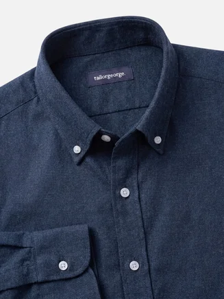 Schlichtes marineblaues Flanell Hemd